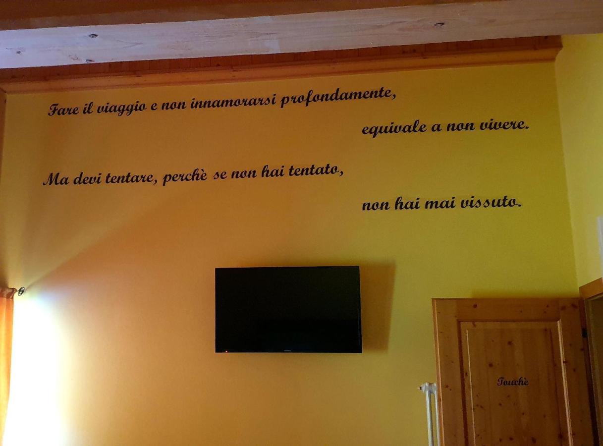 Chalet Chapeau Rar Castel Condino Экстерьер фото