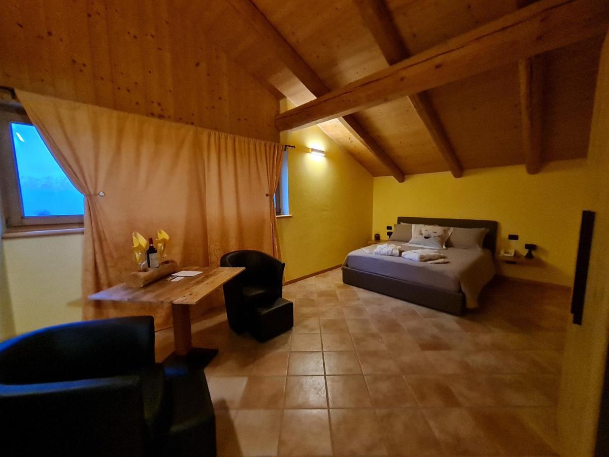 Chalet Chapeau Rar Castel Condino Экстерьер фото